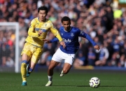 米兰体育官方网站-埃弗顿后卫技惊四座，入选英超最佳阵容