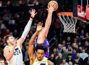 ac米兰-太阳客场击败国王，布克砍下29分