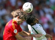 米兰,-凯泽斯劳滕队员连续失误，领先优势化为乌有