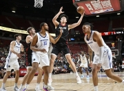 米兰体育app-开拓者大胜勇士取得关键胜利