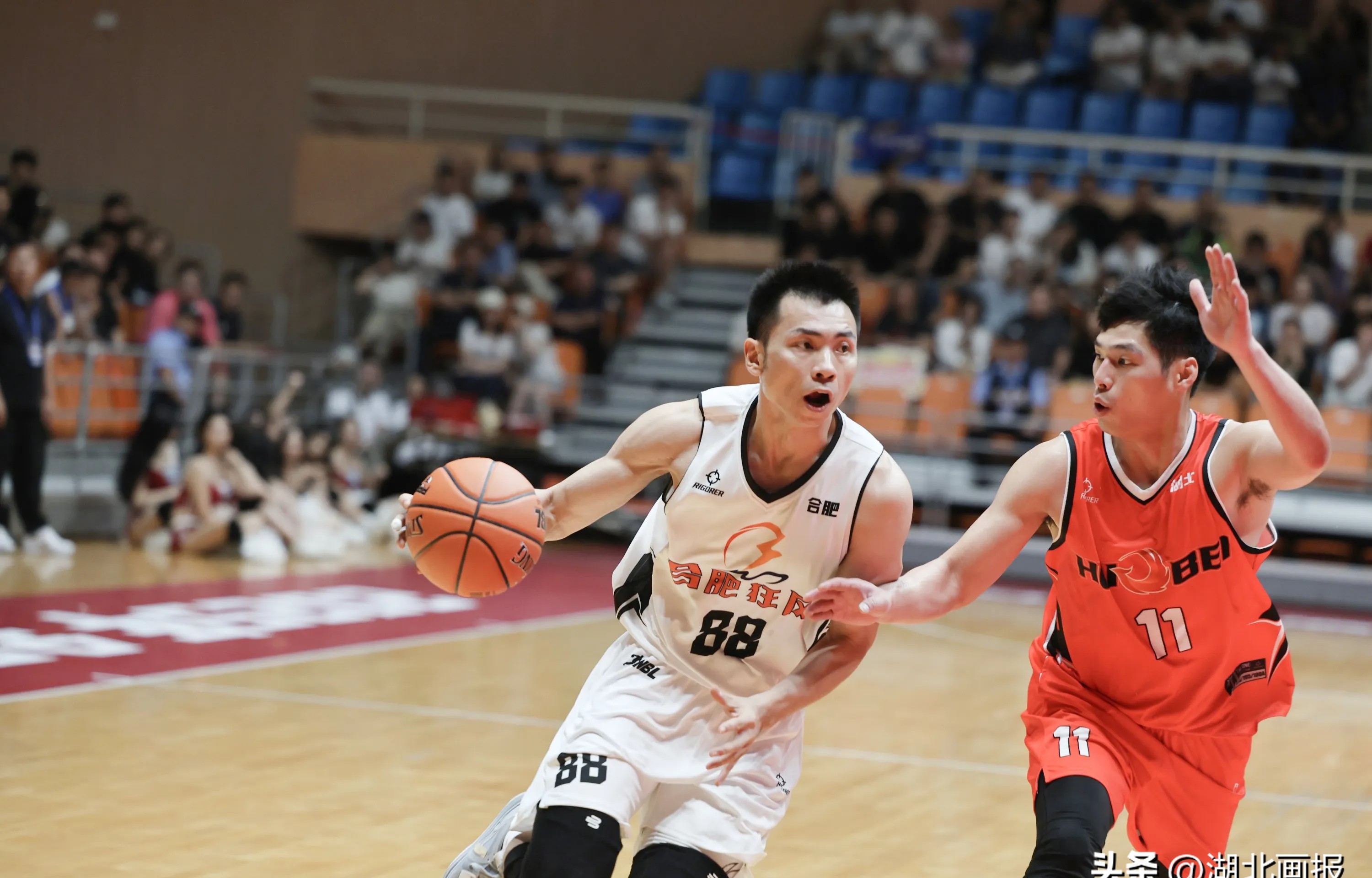 篮球主场失利，降级区坚守不下