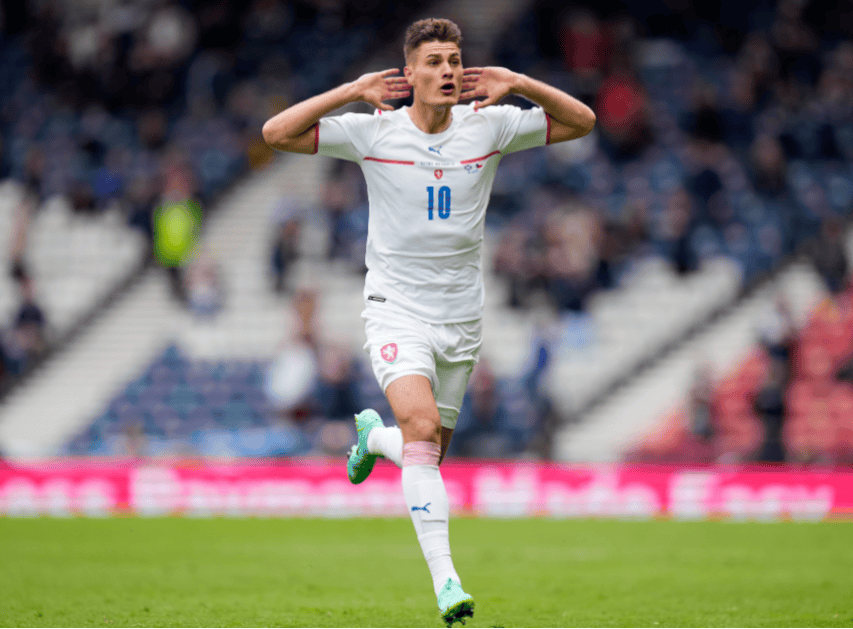 捷克奥米亚队逆袭，主场胜利雄心昂扬