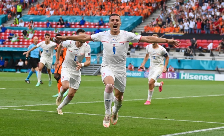 捷克奥米亚队逆袭，主场胜利雄心昂扬