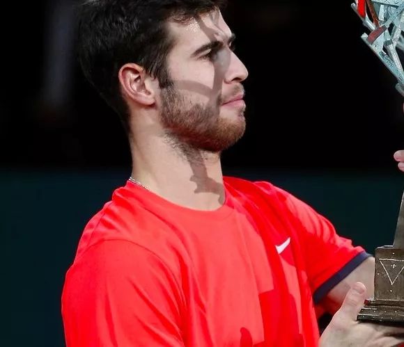 巴西运动员风采无限，向世界证明自我