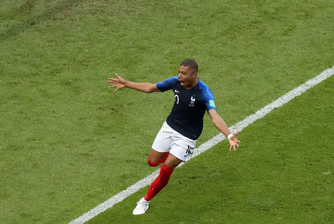 外国篮球明星荣获最佳球员奖