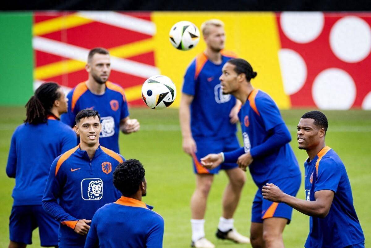 罗马尼亚队在欧预赛淘汰赛中取得胜利 罗马尼亚队在欧预赛淘汰赛中取得胜利