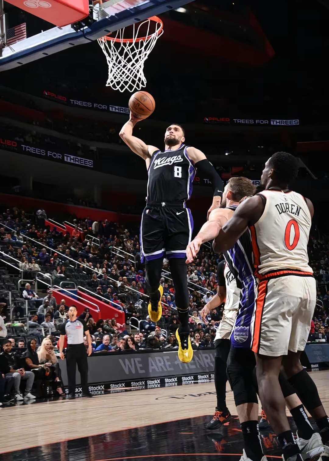 马刺大胜开拓者，盖伊三分球绝杀