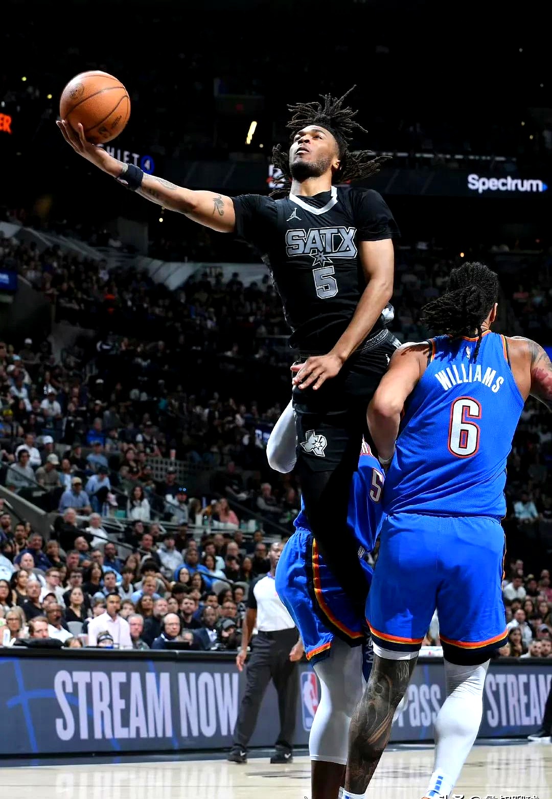 马刺大胜开拓者，盖伊三分球绝杀