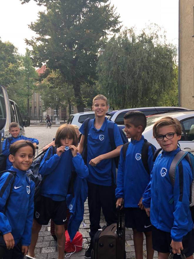 多特蒙德客场大胜对手，展示强大实力称霸比赛现场