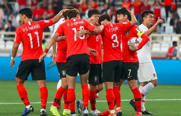 韩国羽毛球队力克中国羽毛球队，谌龙三分雨点燃全场