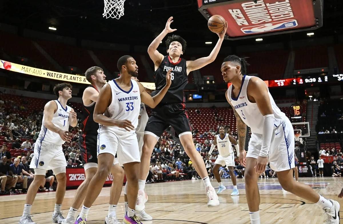 开拓者大胜勇士取得关键胜利