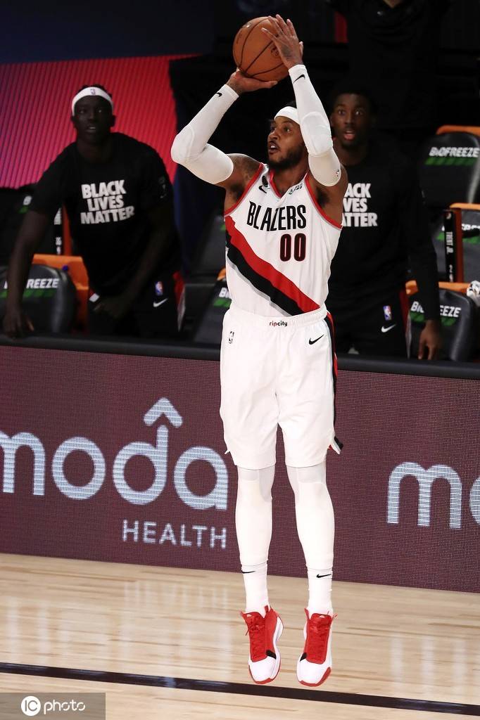 开拓者赢得加时赛，利拉德压哨三分绝杀主场