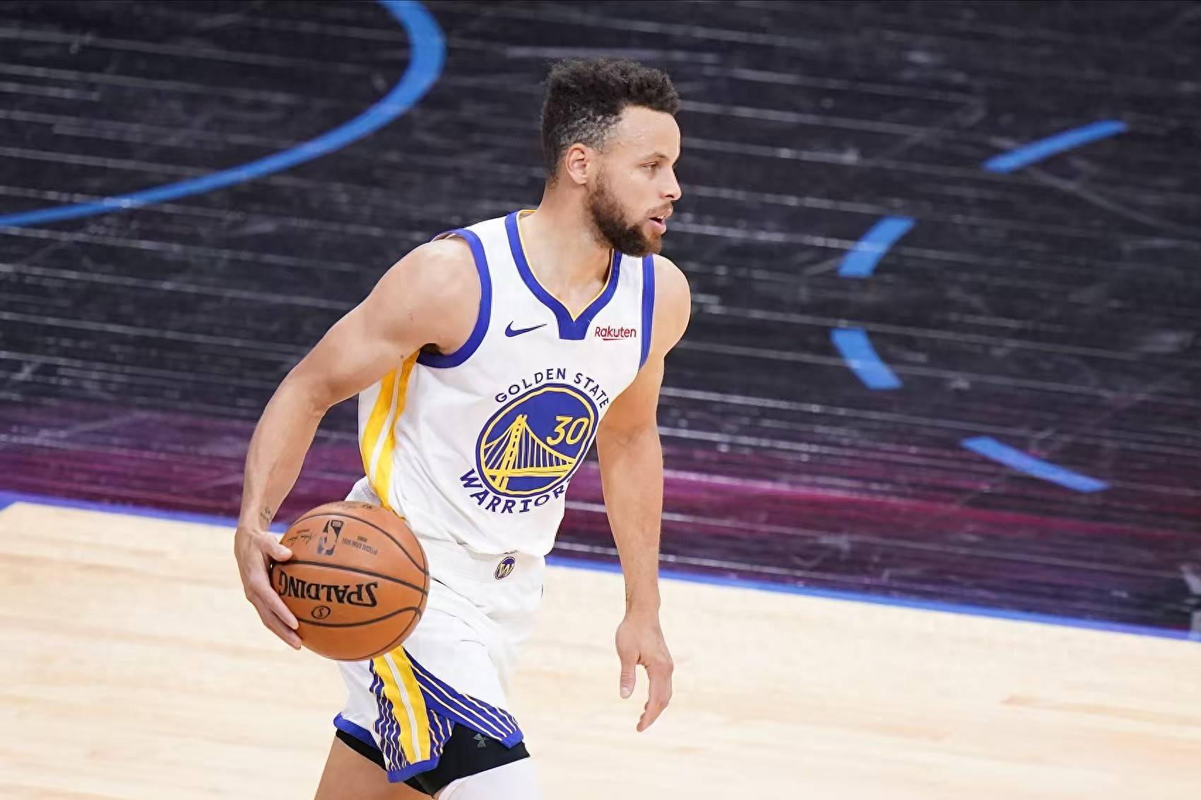 勇士惊险击败开拓者，库里绝杀砍分