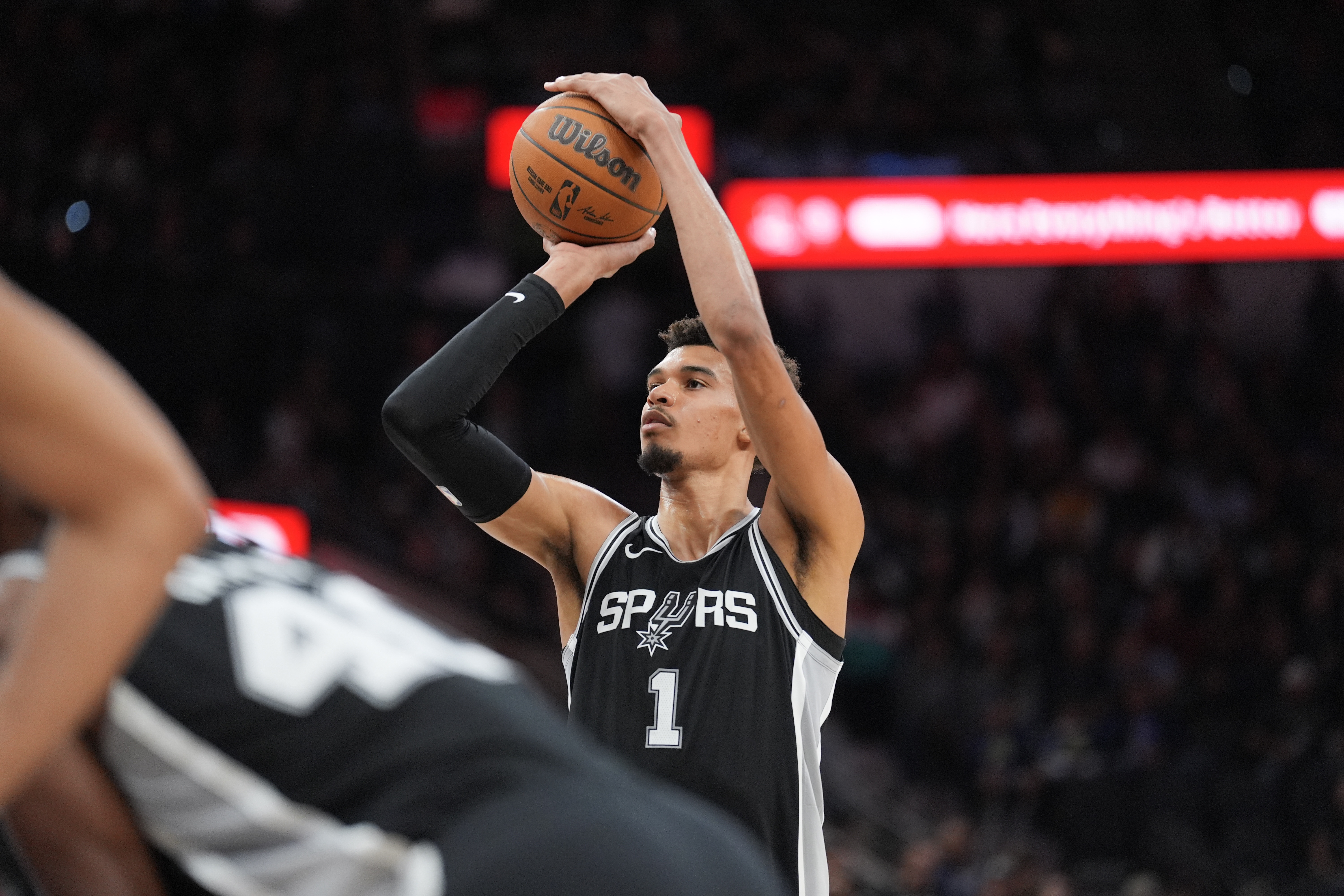 活塞力克马刺，结束连败