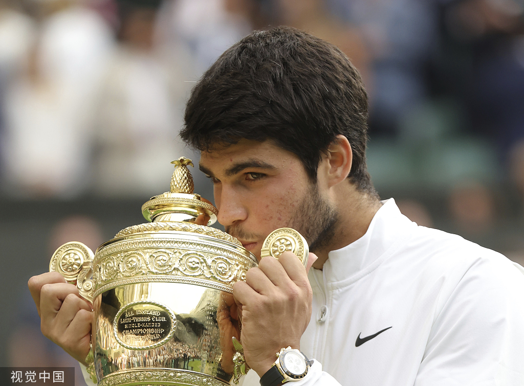 包含年终总决赛险胜温网，阿尔卡拉斯带队取胜的词条